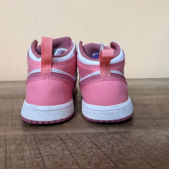 Air Jordan 1 Mid Valentines Day Toddler Size 9C DQ8425-616 Mid girls shoes pink - Picture 2 of 6